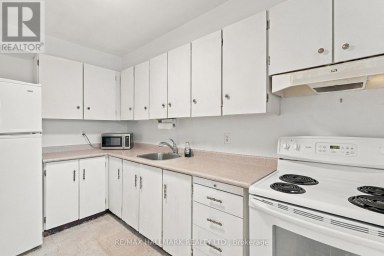 1419 - 1 MASSEY SQUARE Toronto (Crescent Town) Ontario photo 6