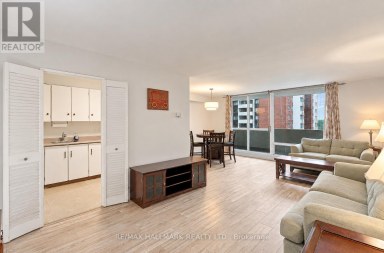 1419 - 1 MASSEY SQUARE Toronto (Crescent Town) Ontario photo 8