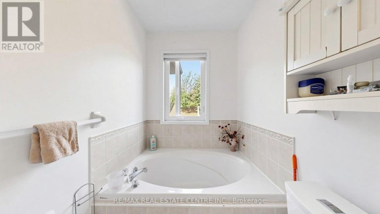 351 WILDGRASS ROAD, Mississauga (Cooksville), Ontario, L5B4H1