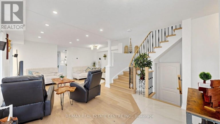 351 WILDGRASS ROAD, Mississauga (Cooksville), Ontario, L5B4H1