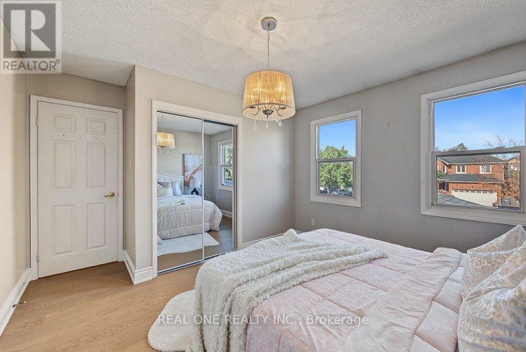 476 BUD GREGORY BOULEVARD, Mississauga (Hurontario), Ontario, L4Z2K4