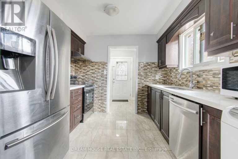3764 WYEWOOD ROAD, Mississauga (Malton), Ontario, L4T2A2