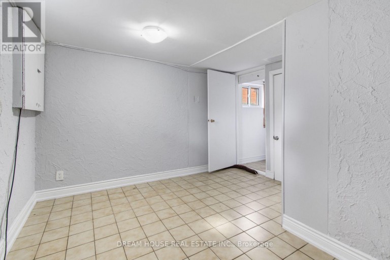 3764 WYEWOOD ROAD, Mississauga (Malton), Ontario, L4T2A2