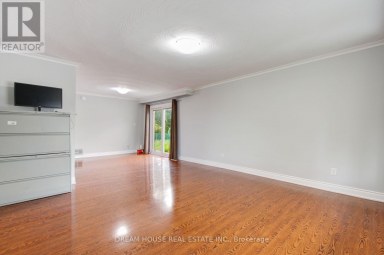 3764 WYEWOOD ROAD Mississauga (Malton) Ontario photo 8