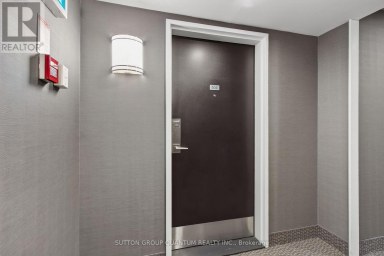 504 - 965 INVERHOUSE DRIVE Mississauga (Clarkson) Ontario photo 2