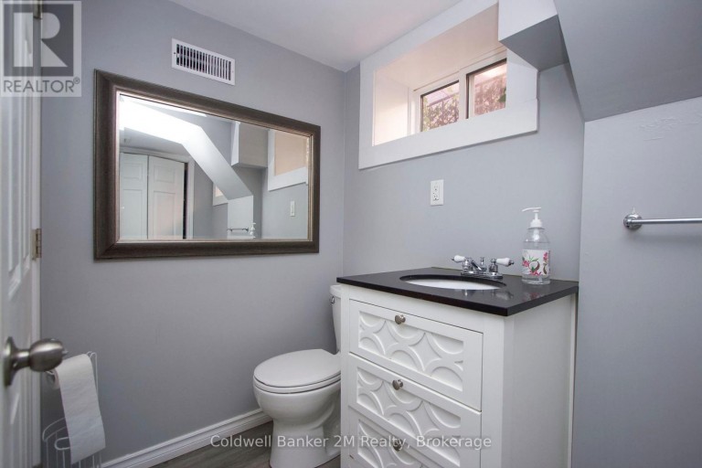 64 HARRIS AVENUE, Oshawa (McLaughlin), Ontario, L1J5K7