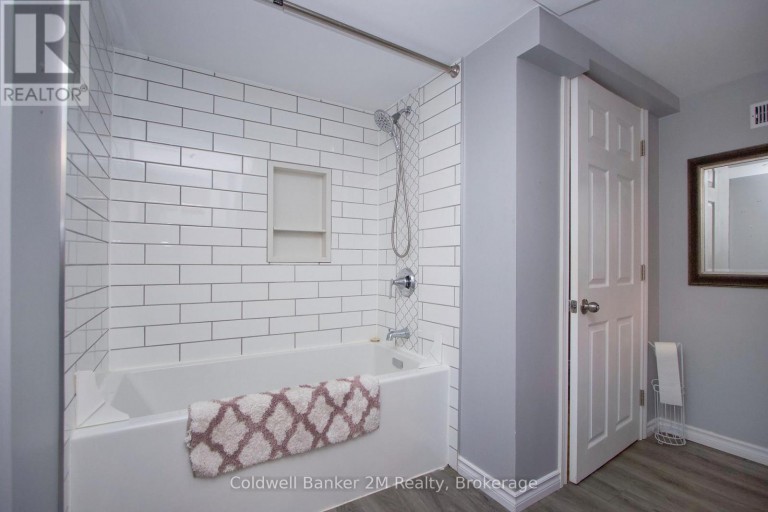 64 HARRIS AVENUE, Oshawa (McLaughlin), Ontario, L1J5K7