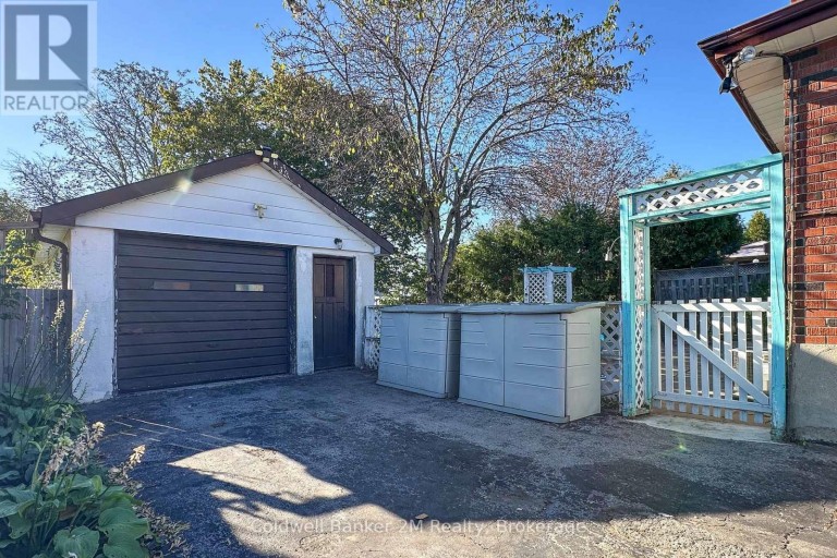 64 HARRIS AVENUE, Oshawa (McLaughlin), Ontario, L1J5K7