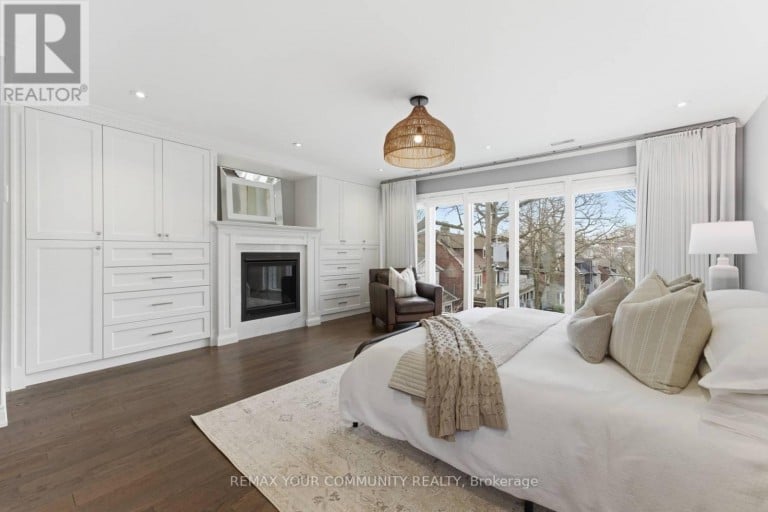 12 HAZEL AVENUE, Toronto (The Beaches), Ontario, M4E1C5