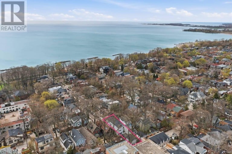 12 HAZEL AVENUE, Toronto (The Beaches), Ontario, M4E1C5