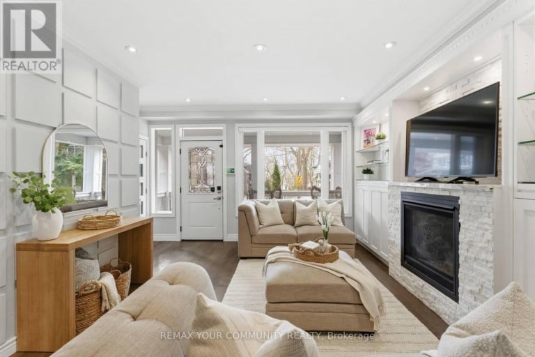 12 HAZEL AVENUE, Toronto (The Beaches), Ontario, M4E1C5
