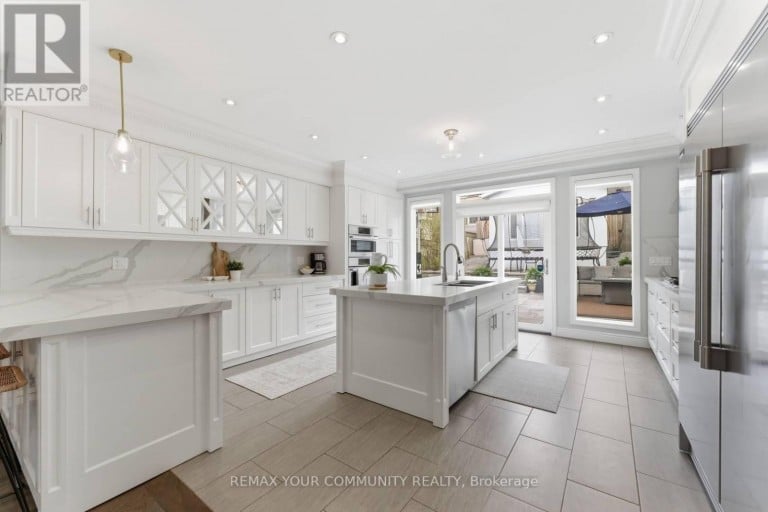 12 HAZEL AVENUE, Toronto (The Beaches), Ontario, M4E1C5