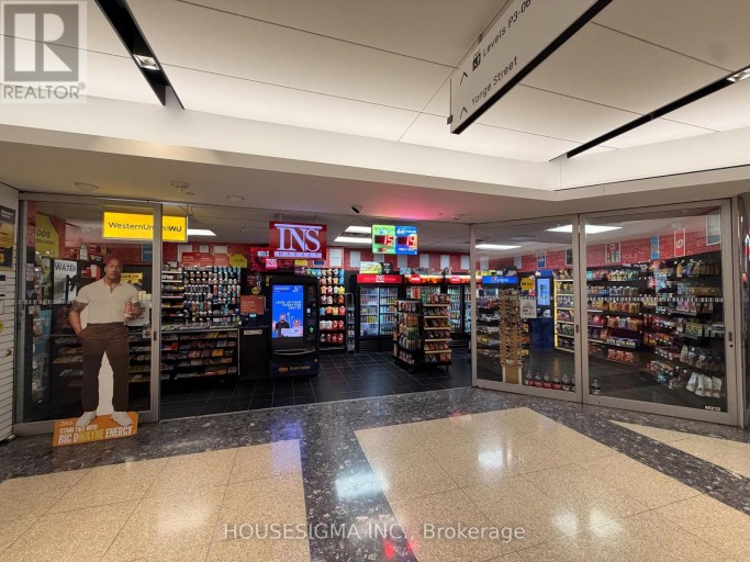 M211 - 777 BAY STREET, Toronto (Bay Street Corridor), Ontario, M5G2C8