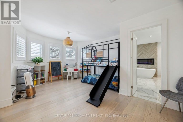 6 DEVONRIDGE CRESCENT, Toronto (Highland Creek), Ontario, M1C5B1