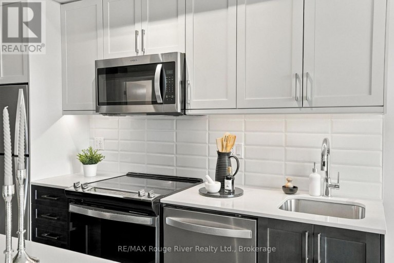 217 - 201 BROCK STREET S, Whitby (Downtown Whitby), Ontario, L1N0P8
