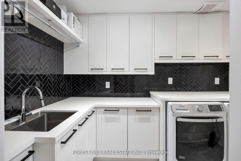 239 CORTLEIGH BOULEVARD, Toronto (Lawrence Park South), Ontario, M5N1P8