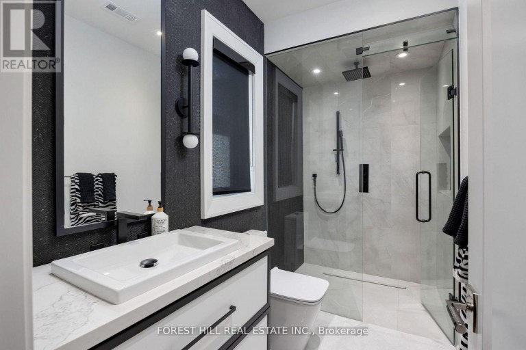 239 CORTLEIGH BOULEVARD, Toronto (Lawrence Park South), Ontario, M5N1P8
