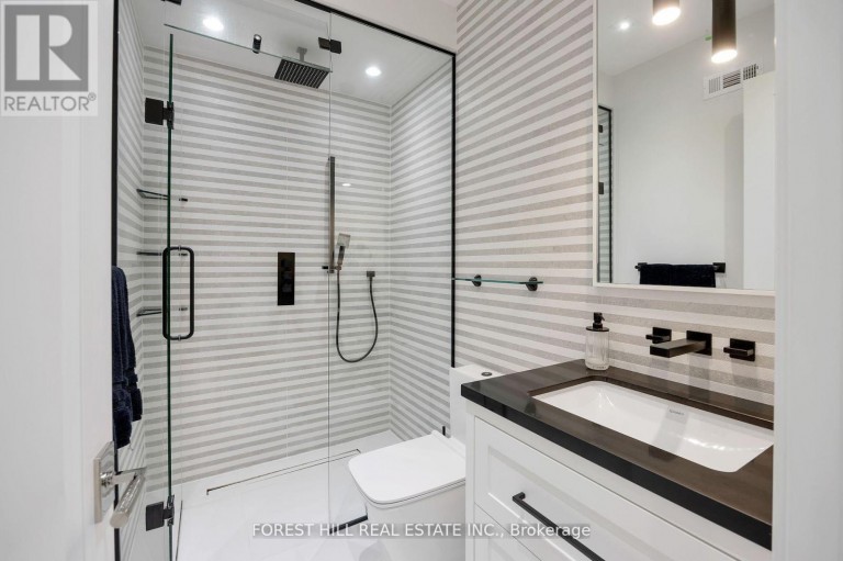 239 CORTLEIGH BOULEVARD, Toronto (Lawrence Park South), Ontario, M5N1P8