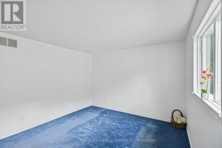 77 FERNBROOK DRIVE, Wasaga Beach, Ontario, L9Z1G5