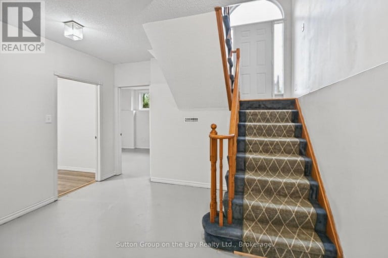 77 FERNBROOK DRIVE, Wasaga Beach, Ontario, L9Z1G5