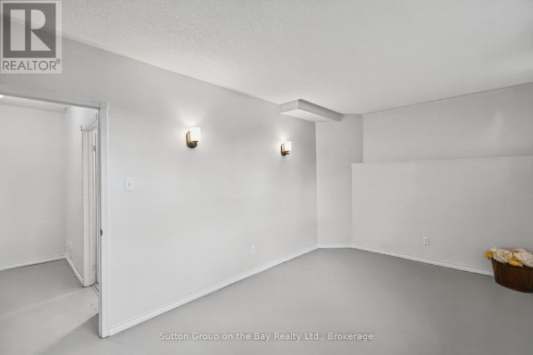 77 FERNBROOK DRIVE, Wasaga Beach, Ontario, L9Z1G5