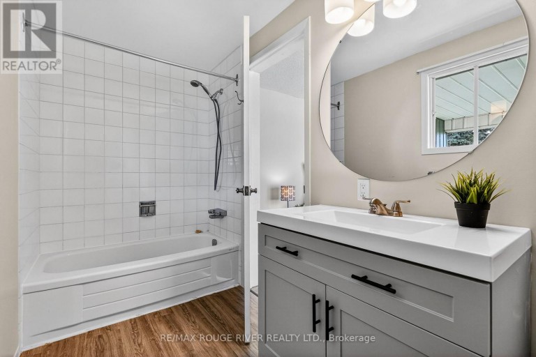 22 EASTBANK ROAD, Clarington (Newcastle), Ontario, L1B1A4