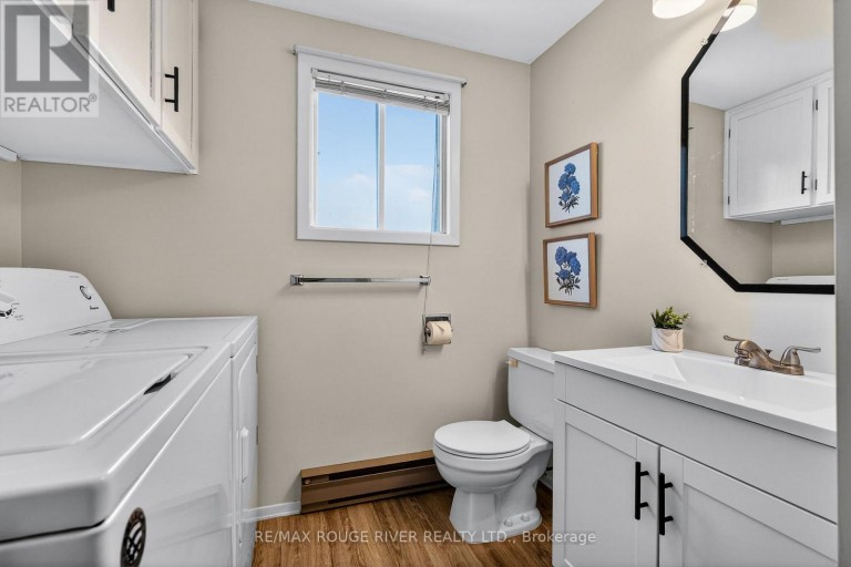 22 EASTBANK ROAD, Clarington (Newcastle), Ontario, L1B1A4