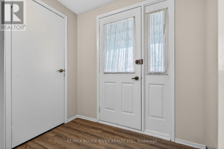 22 EASTBANK ROAD, Clarington (Newcastle), Ontario, L1B1A4