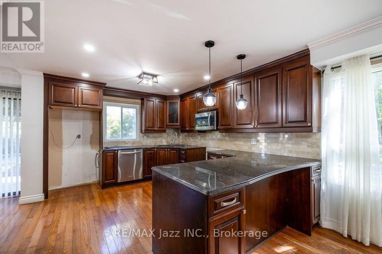 930 WHITE ASH DRIVE, Whitby (Williamsburg), Ontario, L1N7S8