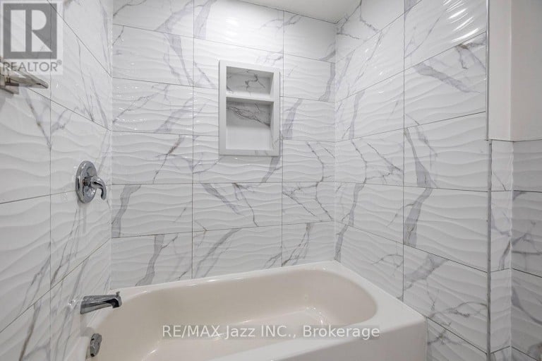 930 WHITE ASH DRIVE, Whitby (Williamsburg), Ontario, L1N7S8