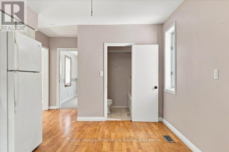 90 CHATHAM STREET, Belleville (Belleville Ward), Ontario, K8N3S6
