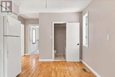 90 CHATHAM STREET Belleville (Belleville Ward) Ontario photo 17