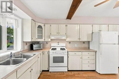 90 CHATHAM STREET Belleville (Belleville Ward) Ontario photo 22