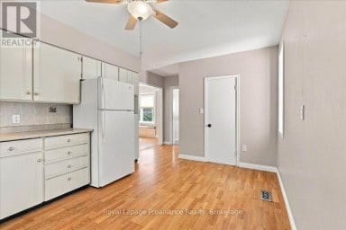 90 CHATHAM STREET Belleville (Belleville Ward) Ontario photo 23