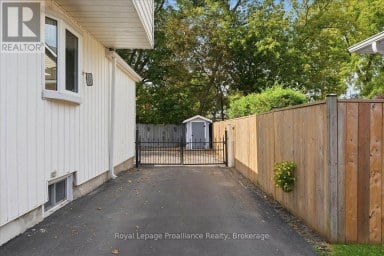 90 CHATHAM STREET Belleville (Belleville Ward) Ontario photo 48