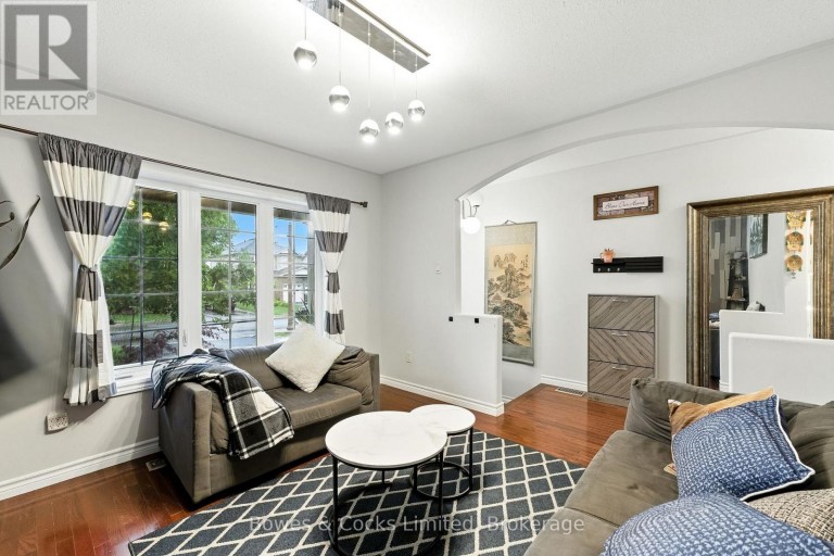 210 FARRIER CRESCENT, Peterborough (Northcrest Ward 5), Ontario, K9L0A6
