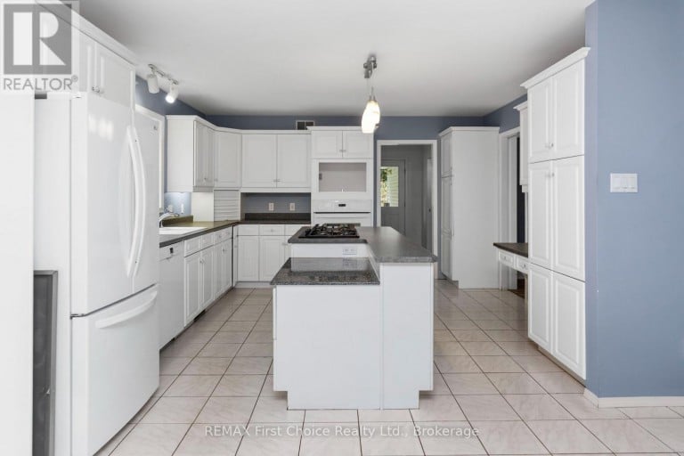 2086 GRANITE ROAD, Thunder Bay (McIntyre South), Ontario, P7G1M4