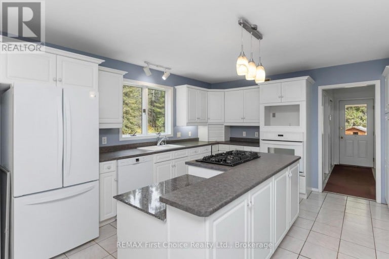 2086 GRANITE ROAD, Thunder Bay (McIntyre South), Ontario, P7G1M4