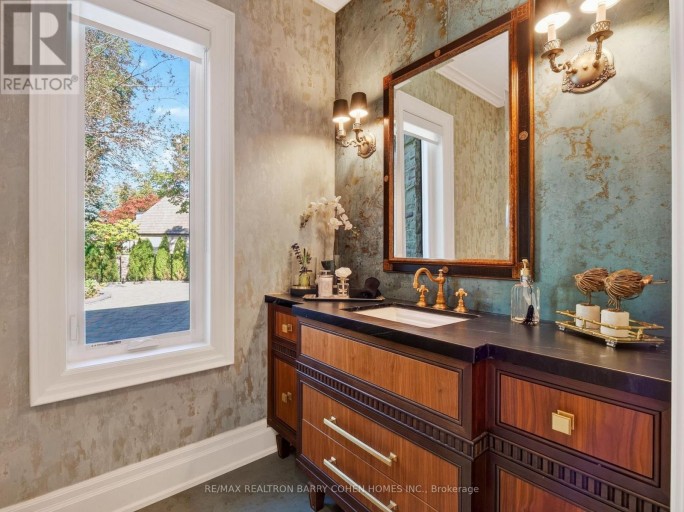25 TUDOR GATE, Toronto (Bridle Path-Sunnybrook-York Mills), Ontario, M2L1N3