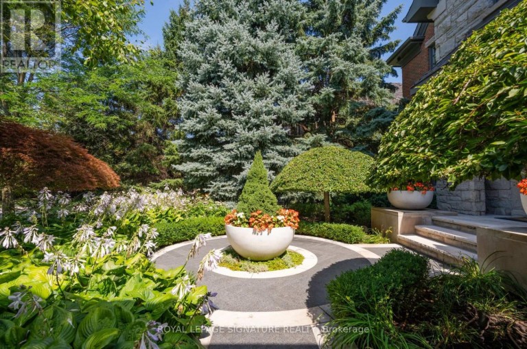 1 OAKLEY PLACE, Toronto (St. Andrew-Windfields), Ontario, M2P2G3