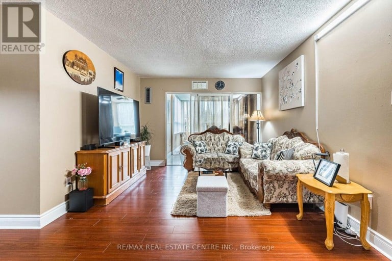 210 - 10 MALTA AVENUE, Brampton (Fletcher's Creek Village), Ontario, L6Y4G6