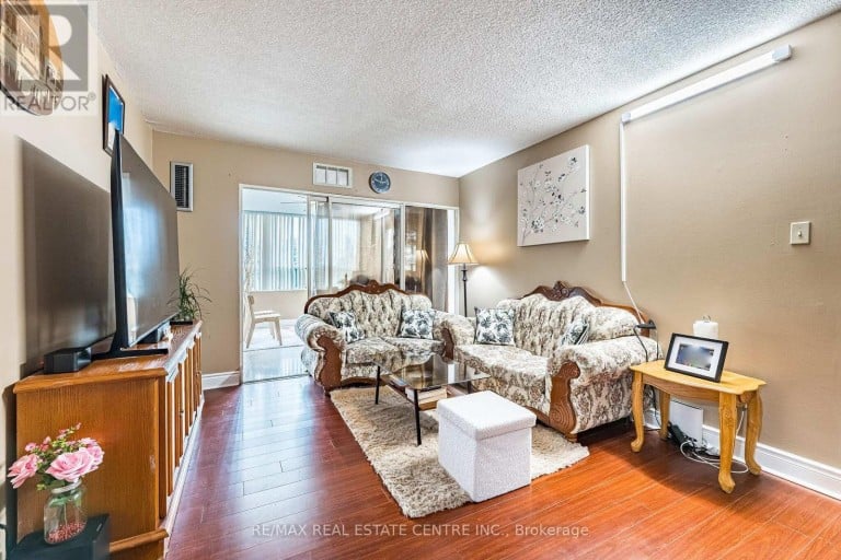 210 - 10 MALTA AVENUE, Brampton (Fletcher's Creek Village), Ontario, L6Y4G6