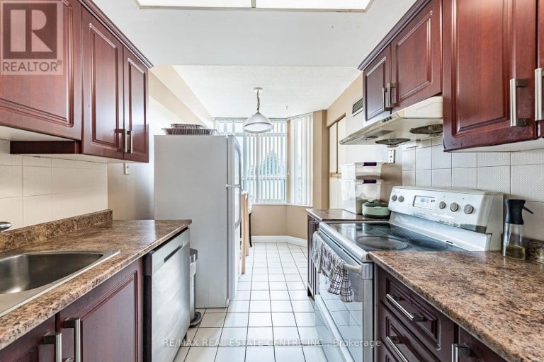 210 - 10 MALTA AVENUE, Brampton (Fletcher's Creek Village), Ontario, L6Y4G6