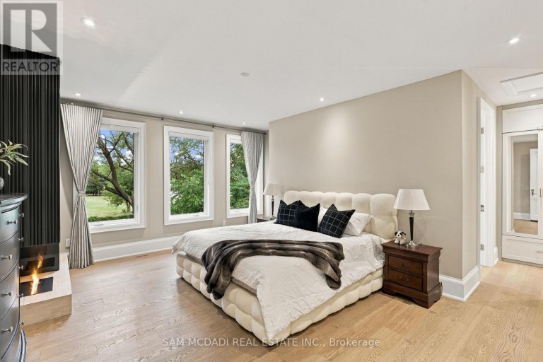 902 PARKLAND AVENUE, Mississauga (Clarkson), Ontario, L5H3H1