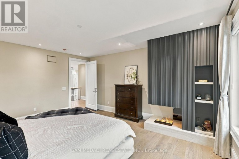 902 PARKLAND AVENUE, Mississauga (Clarkson), Ontario, L5H3H1