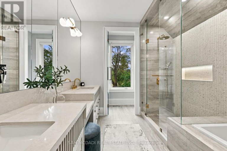 902 PARKLAND AVENUE, Mississauga (Clarkson), Ontario, L5H3H1