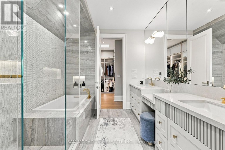 902 PARKLAND AVENUE, Mississauga (Clarkson), Ontario, L5H3H1