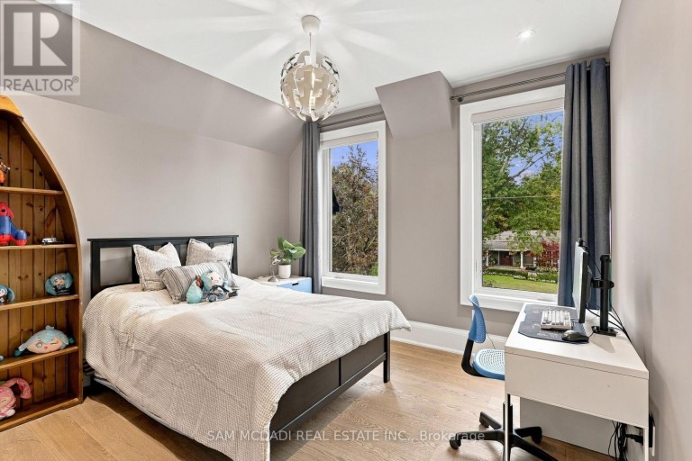 902 PARKLAND AVENUE, Mississauga (Clarkson), Ontario, L5H3H1
