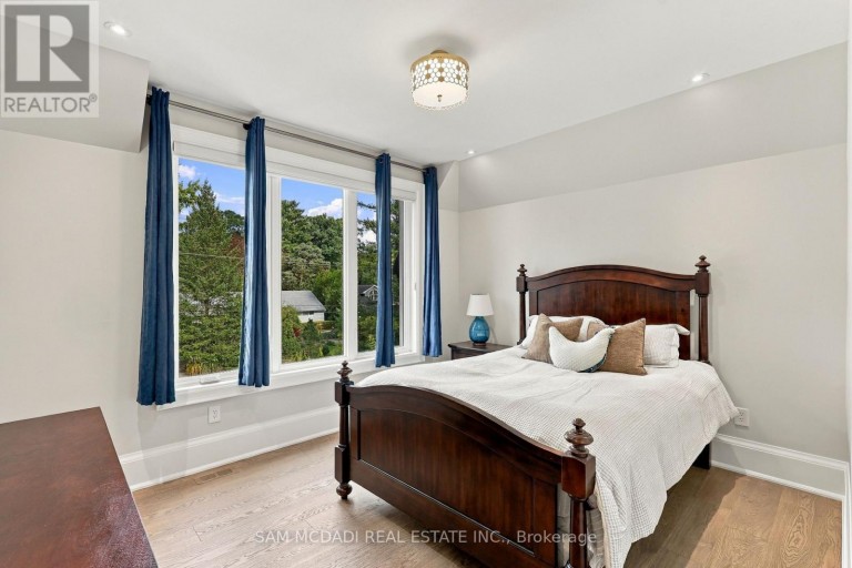 902 PARKLAND AVENUE, Mississauga (Clarkson), Ontario, L5H3H1