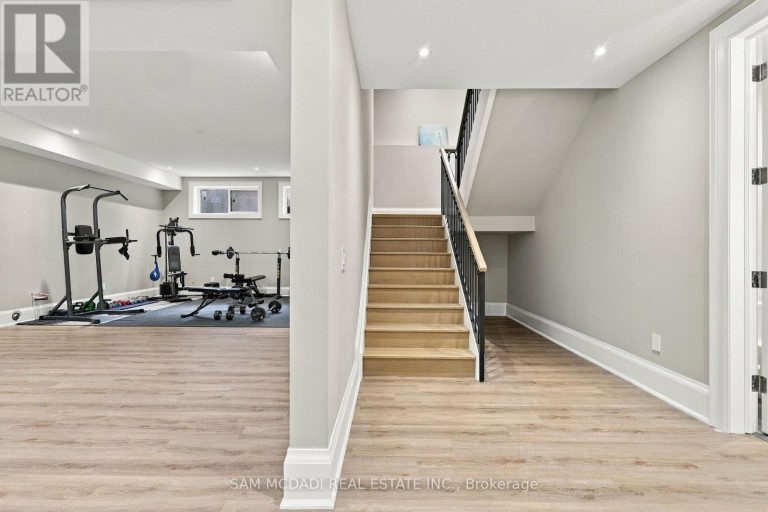 902 PARKLAND AVENUE, Mississauga (Clarkson), Ontario, L5H3H1